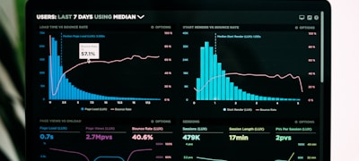 数字沙盘展示复杂赛事数据与图表分析
