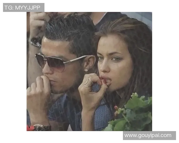 足球明星与模特女友的浪漫写真展现爱情与魅力的完美结合