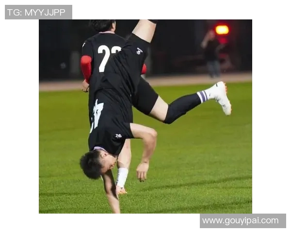 足球明星们的鞋子选择揭秘看他们如何在场上展现风采