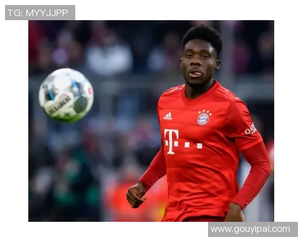 足球明星戴维斯在关键比赛中巧妙躲过红牌展现高超球技与冷静应对能力